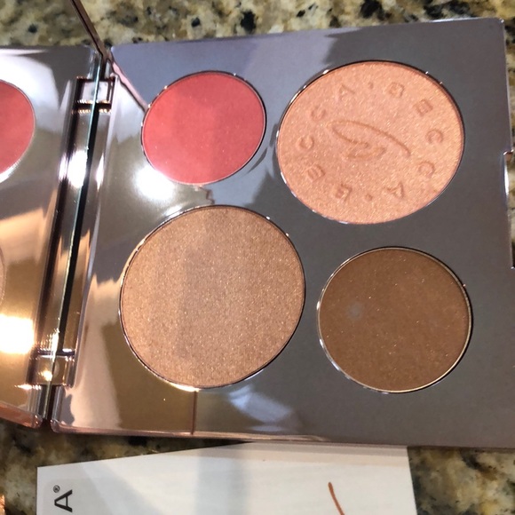 🌸 BECCA X Chrissy Teigen Glow Face Palette - Picture 7 of 8